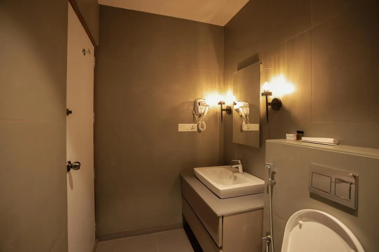 Hilux Courtyard Hotel Palakkad